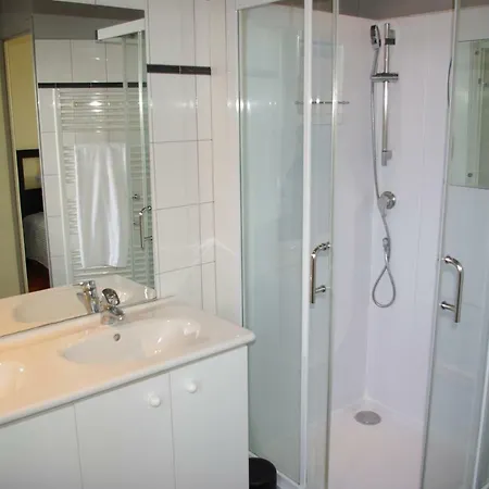 Le 17 Ho Bassin Apartment